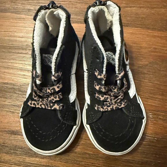 Toddler Girl VANS with Leopard Print and Heart and Back Zip Closure, size 5 - Picture 2 of 9